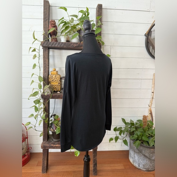 Nike Black Long Sleeve Top with White Logo - Picture 17 of 17